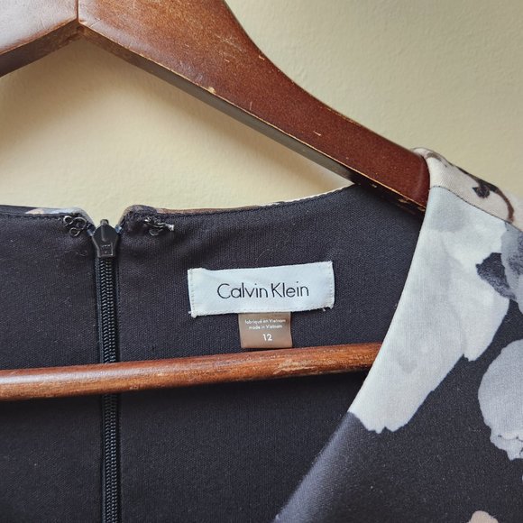 Floral Sleeveless Dress - Black and Cream - Picture 5 of 10